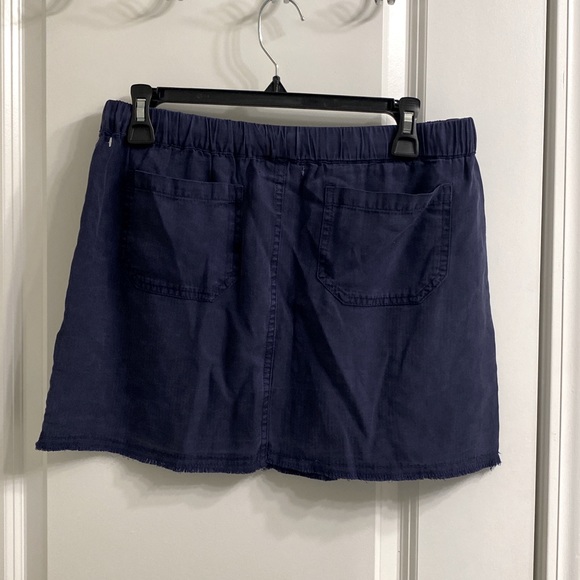 Abbeline tencel navy mini skirt. - Picture 3 of 8